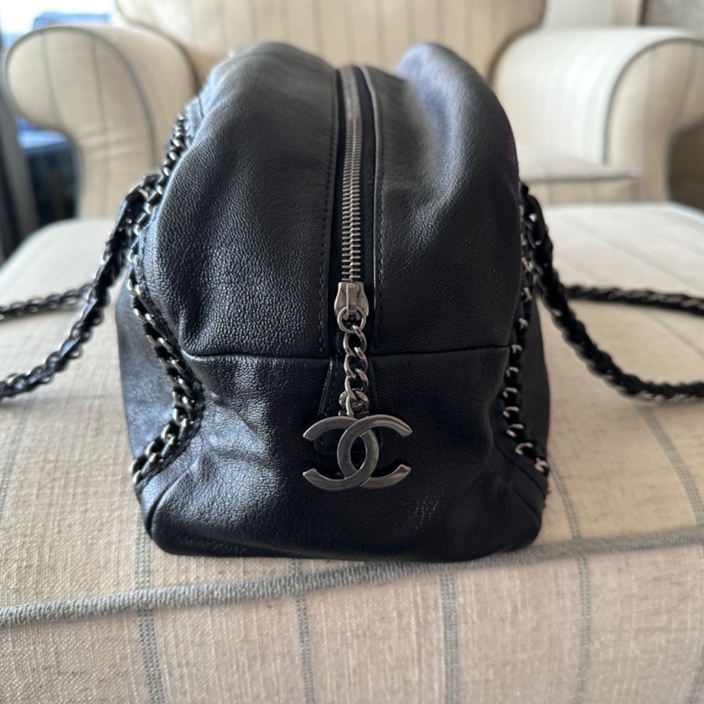 Chanel Luxe Ligne Bowler - Picture 9 of 16